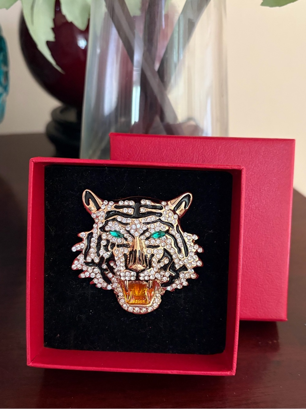 New tiger head brooch in box
